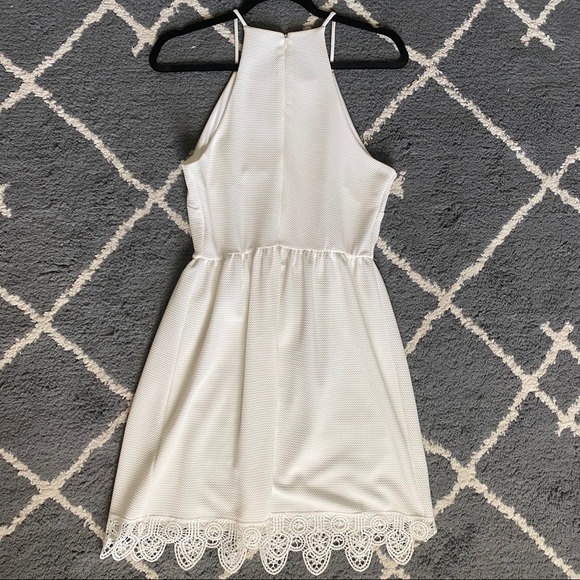 White dress - Picture 2 of 4